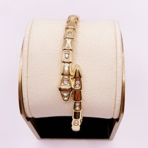 Chic Gold Bracelet with Sparkling Accents